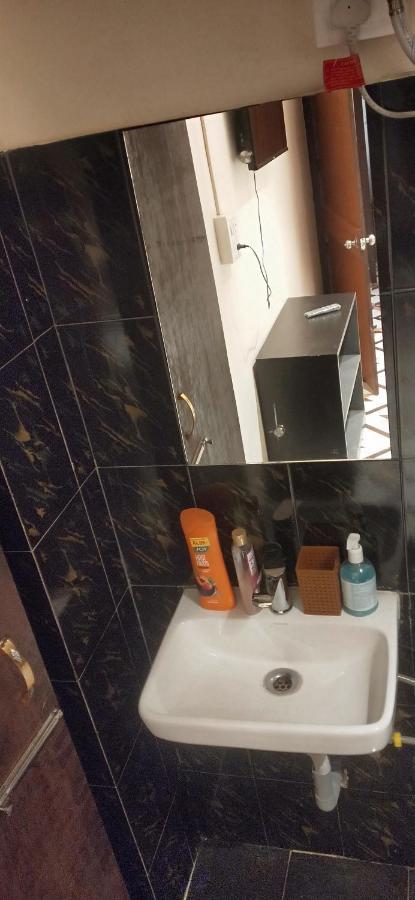 Oyo Thangal Hotel Imphal Eksteriør billede