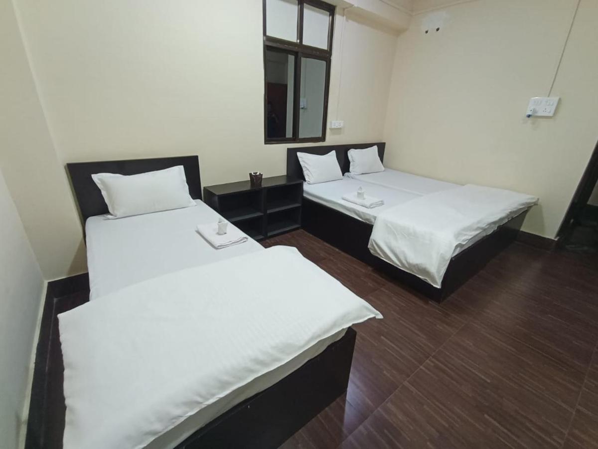 Oyo Thangal Hotel Imphal Eksteriør billede