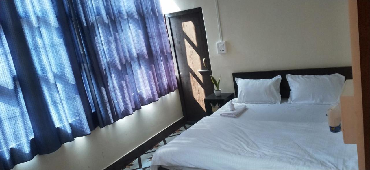 Oyo Thangal Hotel Imphal Eksteriør billede